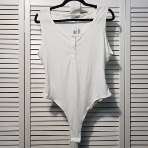 Hooked‎ Up Spring Bodysuit Women's Size XL Ivory Ribbed Sleeveless Snap Closure